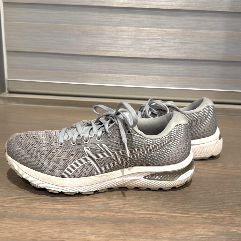 Woman’s gel cumulus size 8.5